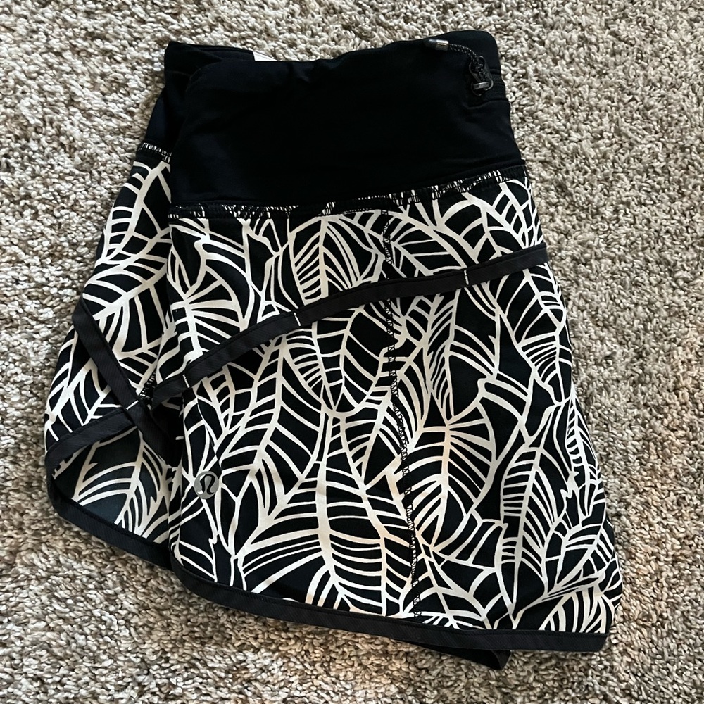 Lululemon Speed Up Shorts Size 6